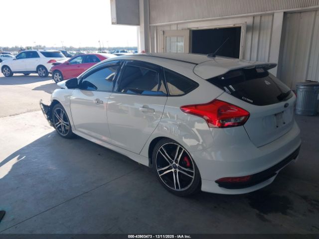 Ford Focus St Image 9