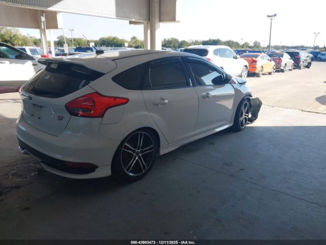 Ford Focus St Image 6