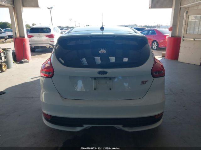 Ford Focus St Image 14