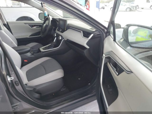 Toyota RAV4 Xle Image 15