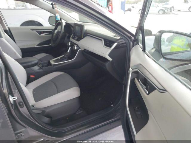 Toyota RAV4 Xle Image 15