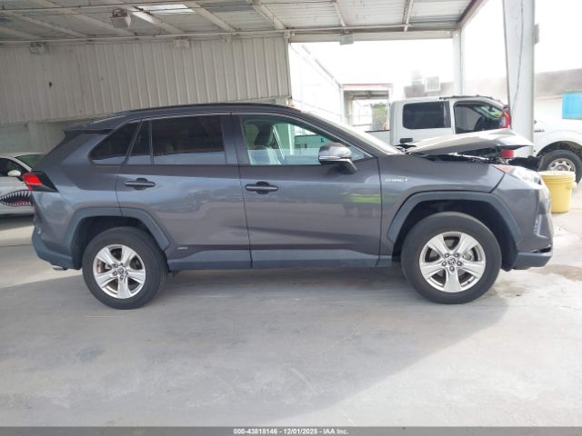 Toyota RAV4 Xle Image 8