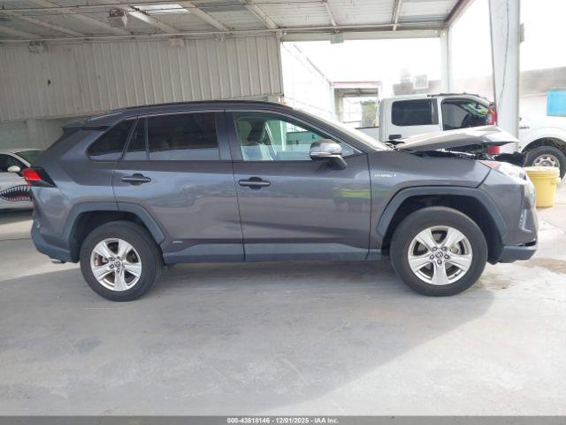 Toyota RAV4 Xle Image 8