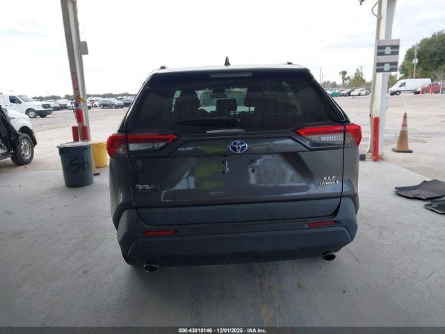 Toyota RAV4 Xle Image 9