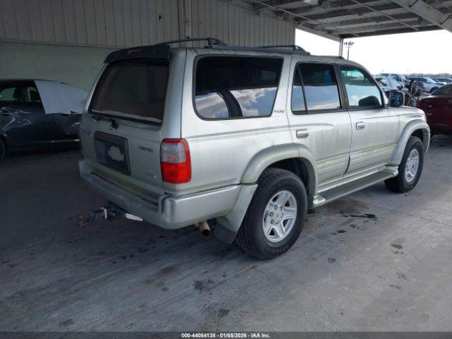 Toyota 4Runner Limited V6 Image 2