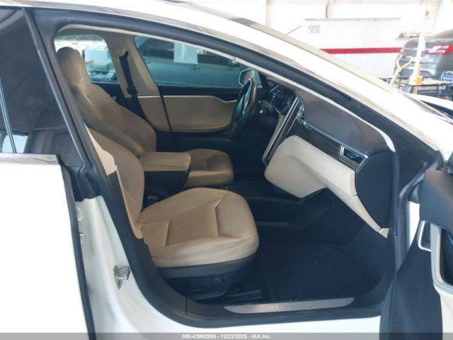 Tesla Model S Image 20