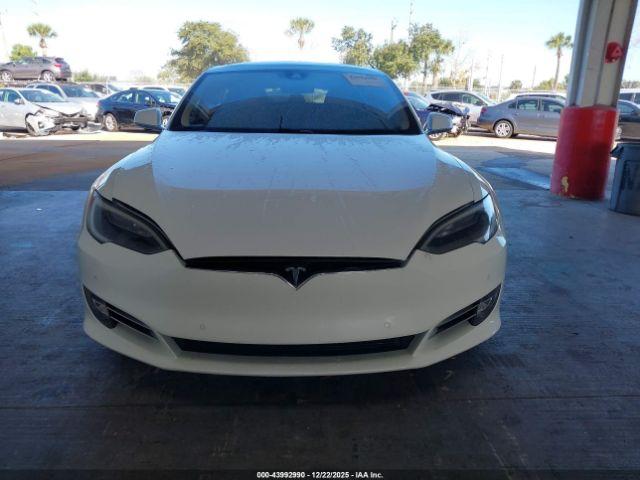 Tesla Model S Image 14