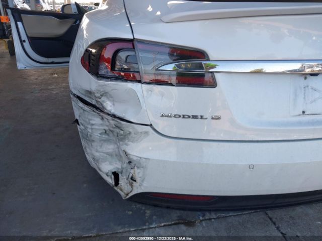 Tesla Model S Image 11