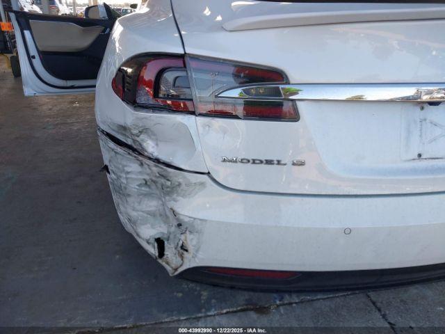 Tesla Model S Image 11