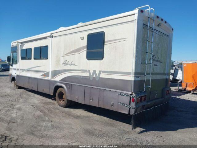 Ford F-550 Super Duty Stripped Chass Image 9