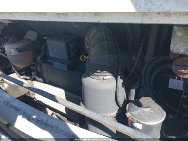 Ford F-550 Super Duty Stripped Chass Image 5