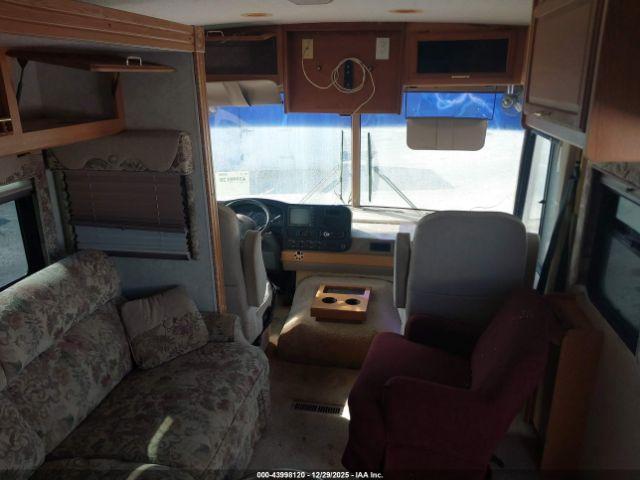 Ford F-550 Super Duty Stripped Chass Image 16