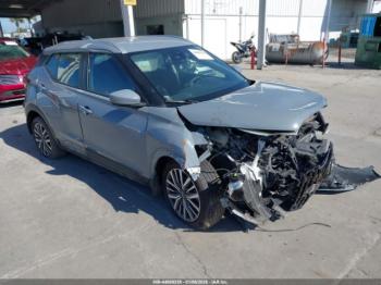  Salvage Nissan Kicks
