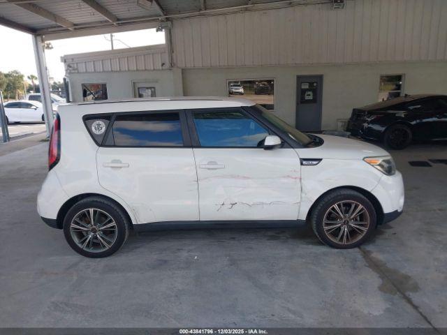 Kia Soul + Image 14