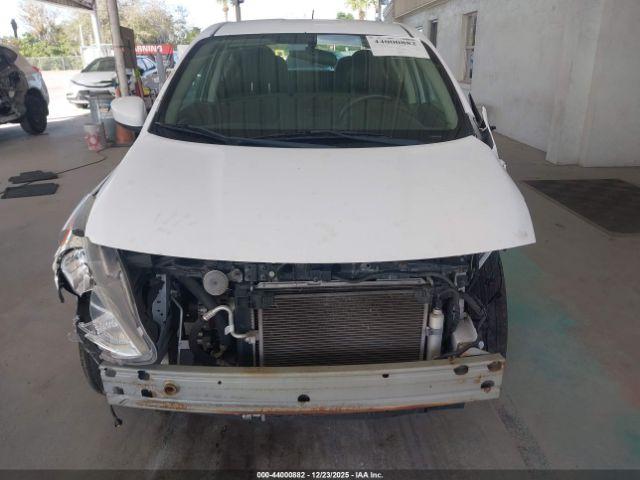 Nissan Versa 1.6 Sv Image 12