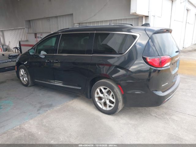 Chrysler Pacifica Touring-l Image 5