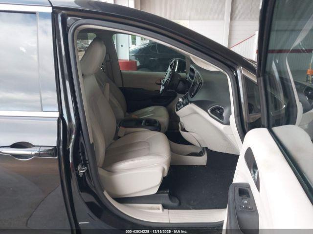 Chrysler Pacifica Touring-l Image 8