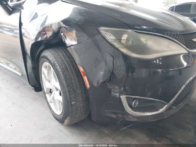 Chrysler Pacifica Touring-l Image 4