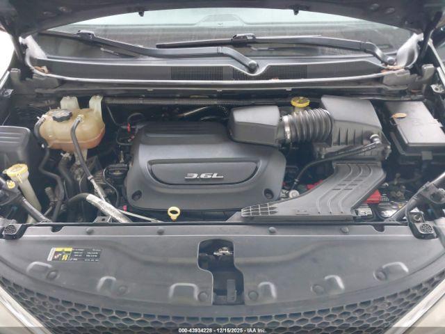 Chrysler Pacifica Touring-l Image 11