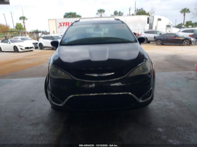 Chrysler Pacifica Touring-l Image 12