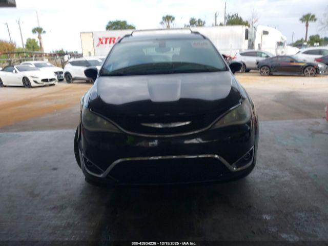 Chrysler Pacifica Touring-l Image 12