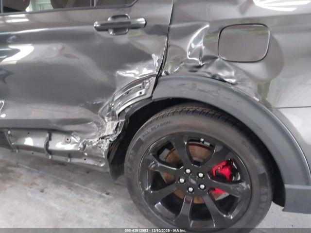 Ford Explorer St Image 2