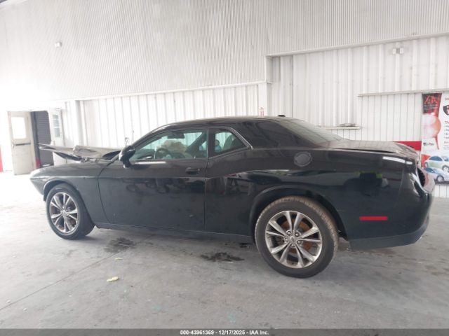 Dodge Challenger Sxt Image 9