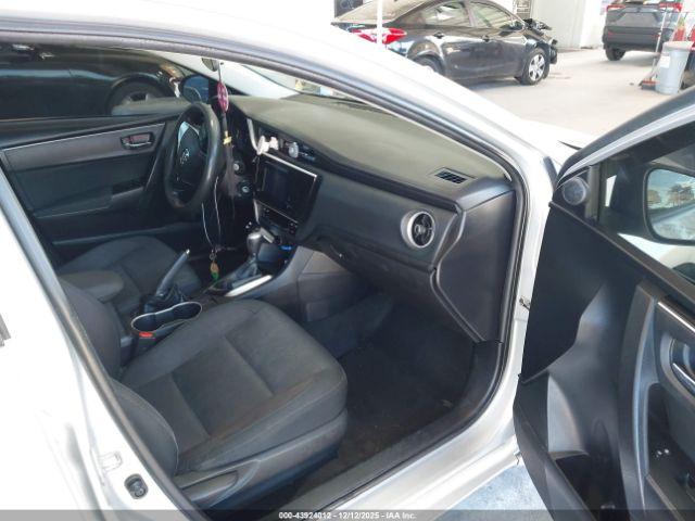 Toyota Corolla Le Image 14