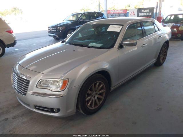 Chrysler 300c Image 3