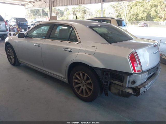 Chrysler 300c Image 14