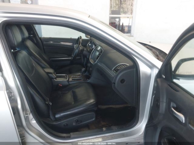 Chrysler 300c Image 5