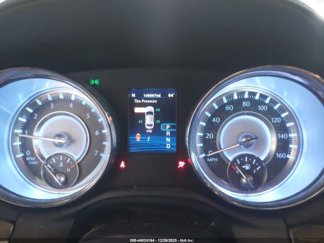 Chrysler 300c Image 8