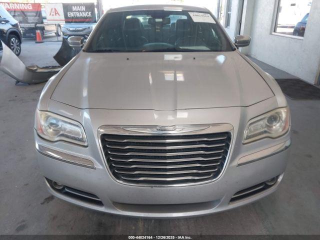 Chrysler 300c Image 6