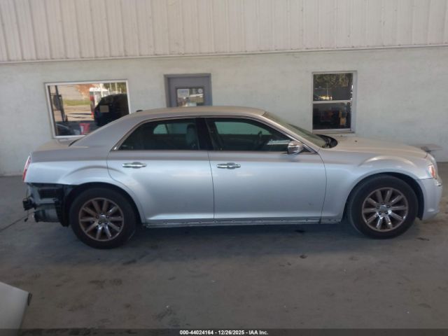 Chrysler 300c Image 15