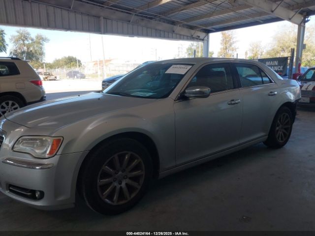 Chrysler 300c Image 11