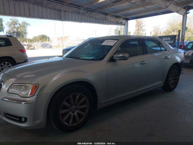 Chrysler 300c Image 11
