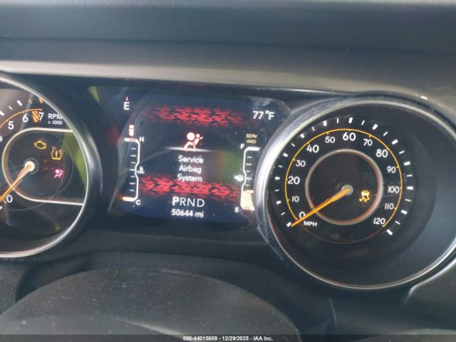 Jeep Wrangler Sahara 4x4 Image 16