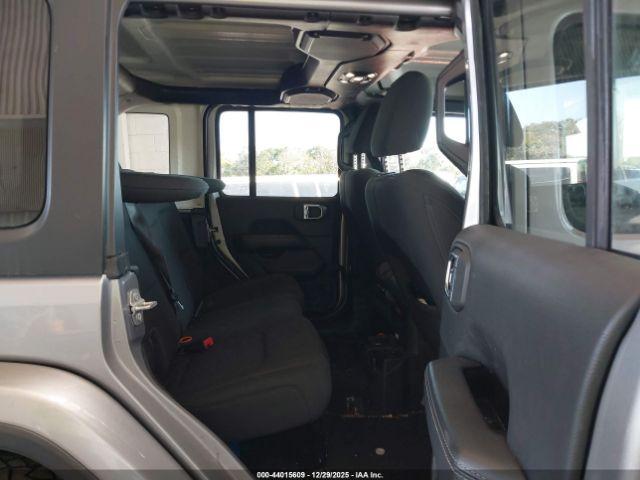 Jeep Wrangler Sahara 4x4 Image 8