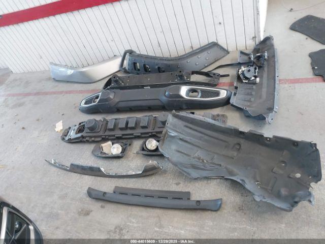 Jeep Wrangler Sahara 4x4 Image 11