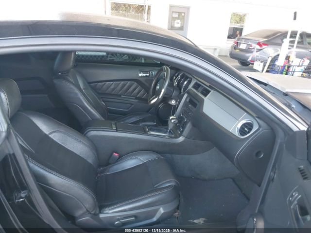 Ford Mustang V6 Premium Image 7