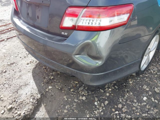 Toyota Camry Se Image 11