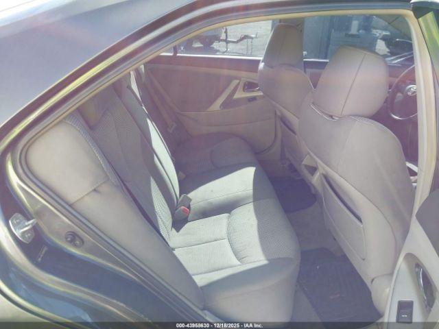 Toyota Camry Se Image 7