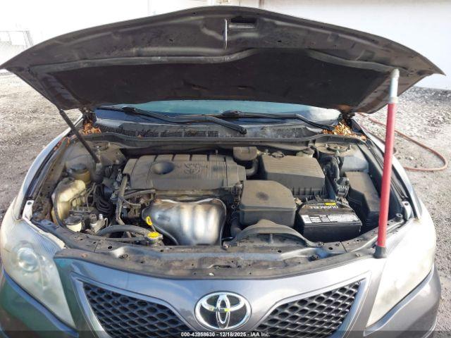 Toyota Camry Se Image 4