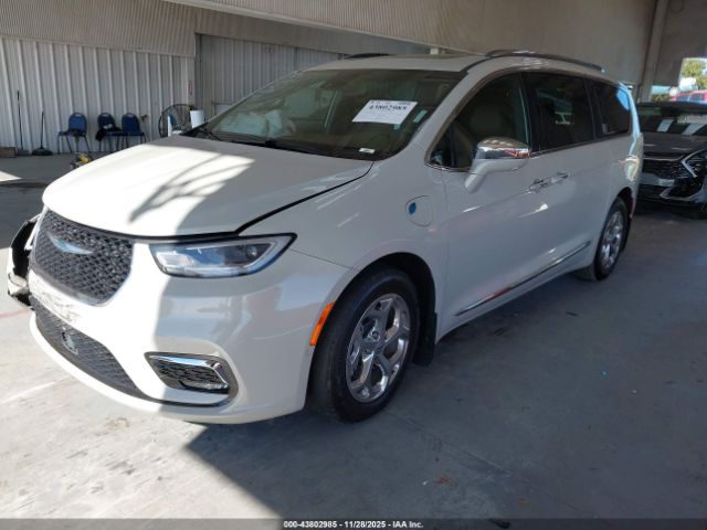 Chrysler Pacifica Limited Image 3