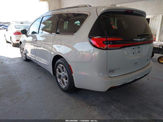 Chrysler Pacifica Limited Image 5