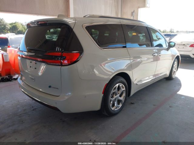 Chrysler Pacifica Limited Image 2