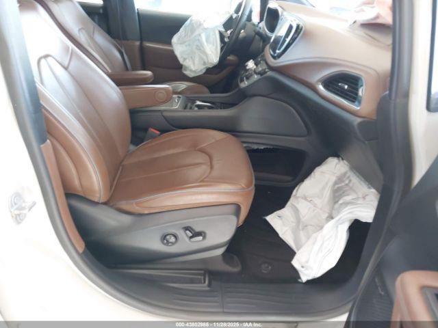 Chrysler Pacifica Limited Image 4