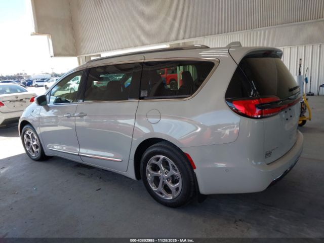 Chrysler Pacifica Limited Image 12