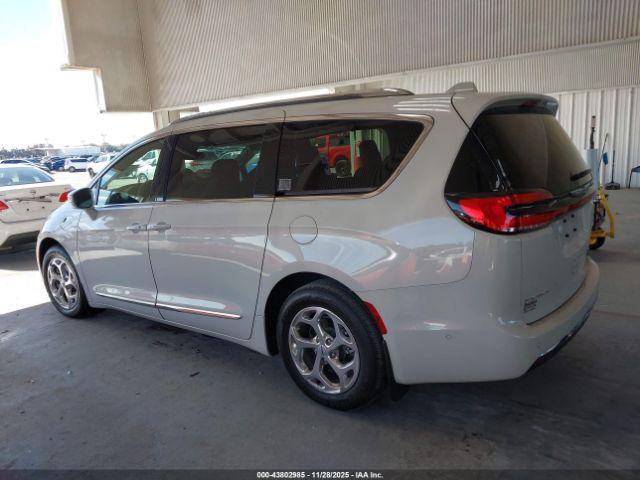 Chrysler Pacifica Limited Image 12