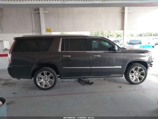 Cadillac Escalade Premium Luxury Image 12